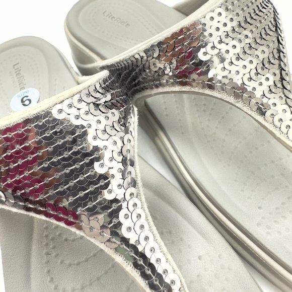 Crocs Boca Wedge Sandals Womens 6 Silver Sequin Thong Flip Flop Platform Beachy - Picture 7 of 10